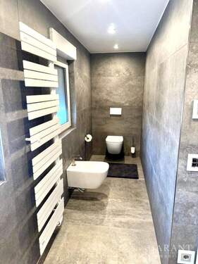 WC - Exklusives Einfamilienhaus mit gehobener und hochwertiger Ausstattung, nahezu Neubau-Charakter!