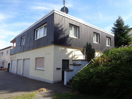 Hausansicht von der Straße - 