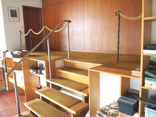 Aufgang zu den weiteren Zimmern. - 