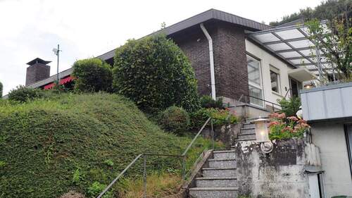 Treppenaufgang zum Hauseingang - Einfamilienhaus mit 157,00 m&sup2; in Seelbach zum Kaufen