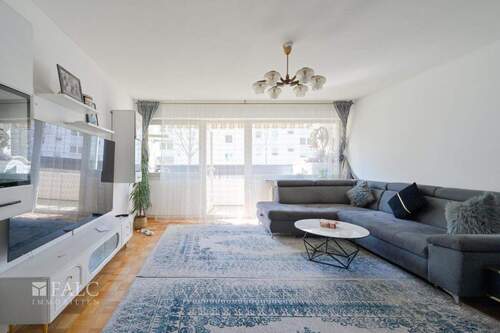 Wohnzimmer Blick Terrasse - 3 Zimmer Etagenwohnung zum Kaufen in Miesbach