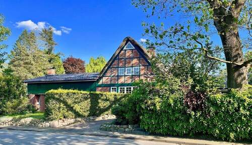 herrschaftlich in 30 Zone - Fachwerk Reetdach und Edelstahl - modernes Wohnen in nostalgischem Anwesen