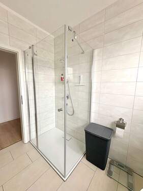 Badezimmer mit Dusche - 