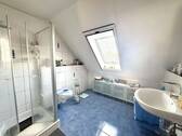 Tageslichtbereich mit Dusche - 