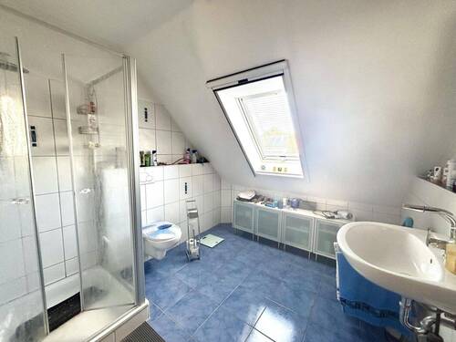 Tageslichtbereich mit Dusche - 