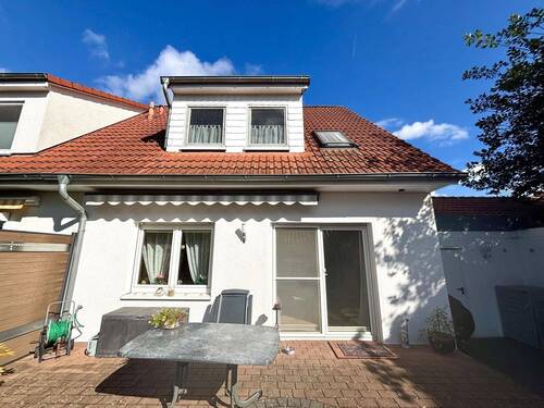 Rückansicht Gebäude - 4 Zimmer Doppelhaushälfte in Hemmingen