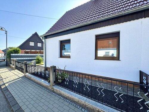 Straßenansicht - Mehrfamilienhaus, Wohnhaus mit 95,00 m&sup2; in Gotha zum Kaufen