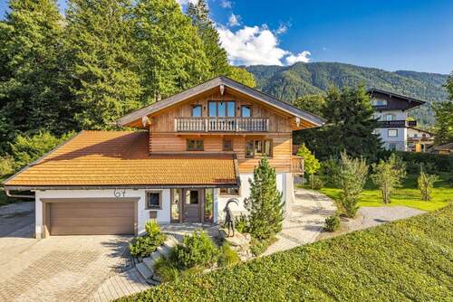 Ansicht mit Doppelgarage - 