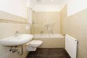Badezimmer mit Wanne - 