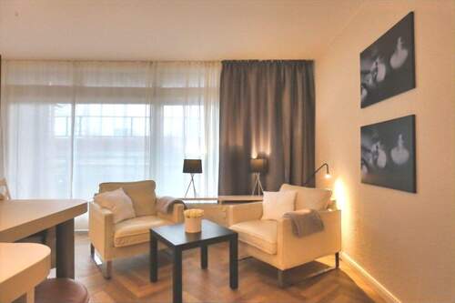 mit schicken Sesseln - 