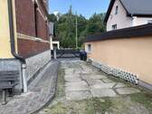 Zufahrt aufs Grundstück - Mehrfamilienhaus, Wohnhaus mit 180,00 m&sup2; in Heinsdorfergrund zum Kaufen