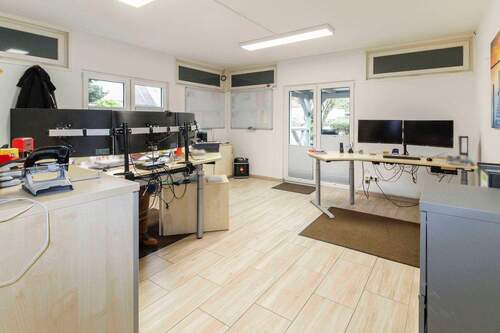 Gewerbe Office III - 