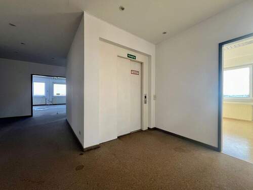Fahrstuhl im 6. Obergeschoss - Büro in Magdeburg