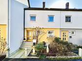 Außenansicht_Vorne - 5 Zimmer Reihenmittelhaus zum Kaufen in Fürth