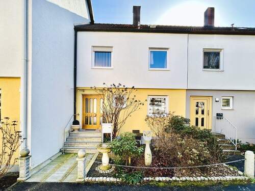 Außenansicht_Vorne - 5 Zimmer Reihenmittelhaus zum Kaufen in Fürth