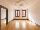 Wohnzimmer (Mobiliar wurde mit KI entfernt) - Etagenwohnung mit 132,00 m&sup2; in Weimar zum Kaufen