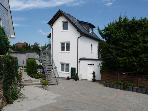 Gebäude Ansicht - 2 Wohnungen im Paket – mit Balkon & Stellplätzen