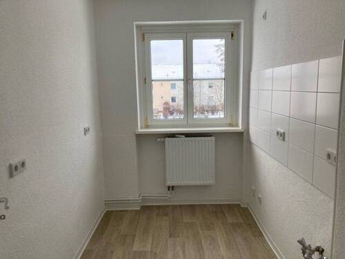 Küche mit Fenster - 3 Zimmer Etagenwohnung zur Miete in Brandenburg an der Havel