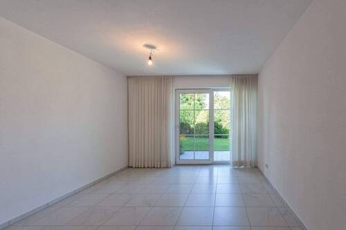 Schlafzimmer EG m. Zugang zur Terrasse 2 - 