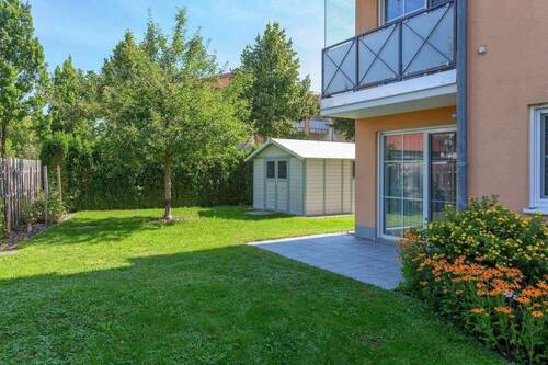 Schöner Garten mit Gartenhäuschen - 