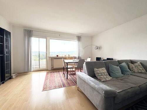 Wohnzimmer - 3 Zimmer Etagenwohnung zum Kaufen in Liederbach am Taunus