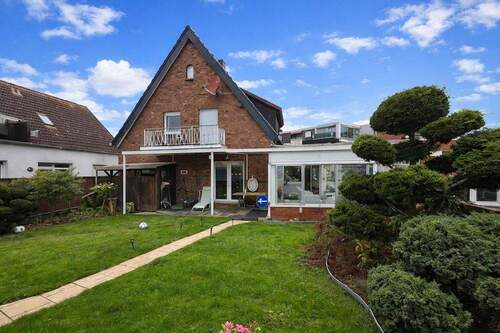 Ansicht_Straße - Vier Schlafzimmer, zwei Bäder - perfekt für das Familienleben in zentraler Lage