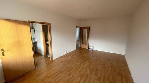 Wohnzimmer - 3 Zimmer Etagenwohnung in Schwerin