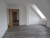 Wohnzimmer Bild 1 - 2-Raum-Wohnung sucht Mieter! - 350,00 EUR Kaltmiete, ca.  64,00 m² Wohnfläche