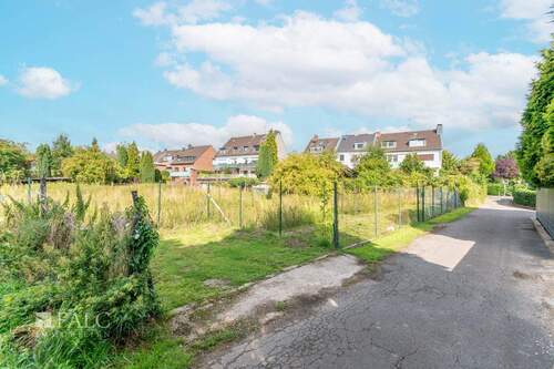 Ansicht Grundstück und Zufahrt - 