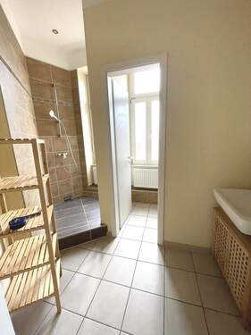 Bad mit begehbarer Dusche im 1. OG - 