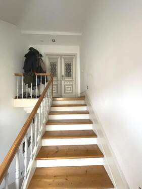 Treppenaufgang zur Wohnung im DG - 