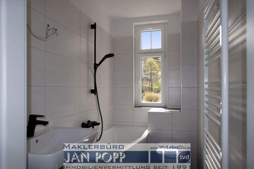 Tageslichtbad mit Wanne - Etagenwohnung mit 82,40 m&sup2; in Greiz zur Miete
