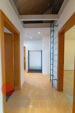Flur mit Eingangsbereich - 