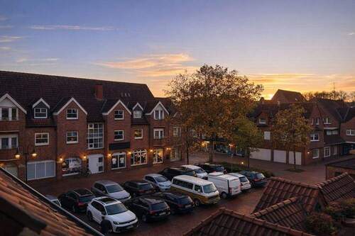 Ansicht_Parkplatz - Seltene Gelegenheit: Großzügiges Wohn- und Geschäftshaus mit vielseitigen Nutzungsmöglichkeiten