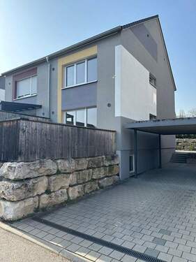 Ansicht Terrasse und Parken - 6 Zimmer Doppelhaushälfte zum Kaufen in Flein