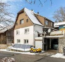 Raum für Generationen - Teilsaniertes Zweifamilienhaus mit Innenhof und Scheune - Tittling