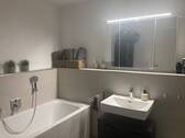 Bad mit Dusche & Wanne - 