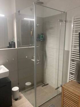 Bad mit Dusche & Wanne - 