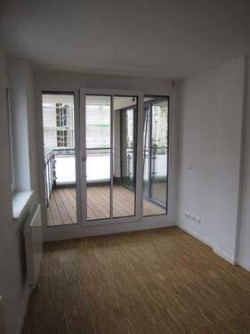 Schlafzimmer mit Zugang zum Süd-Balkon - 