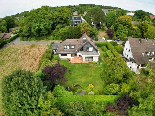 Rückansicht_Luftaufnahme - Exklusives Einfamilienhaus in ruhiger Premiumlage