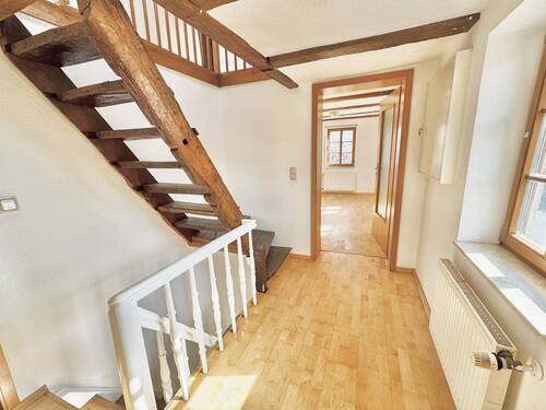 Obergeschoss - Treppenraum mit Eingang zum Schlafzimmer 2 - 