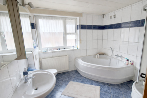 Badezimmer (1. OG) - 