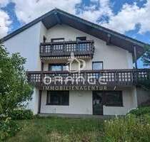 ***Selbst einziehen & vermieten: Haus mit getrennten Wohneinheiten und traumhaftem Ausblick*** - Dischingen