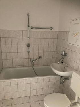 Badezimmer (Muster) - Etagenwohnung mit 57,60 m&sup2; in Gera zur Miete