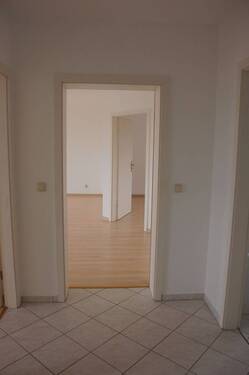 Blick von Diele ins Wohnzimmer + Zimmer 3 - 