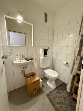 Gäste-WC im Erdgeschoss.jpg - 