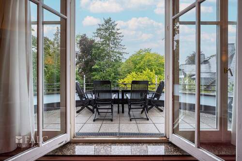 Balkon mit Blick ins Grüne - Etagenwohnung mit 152,20 m&sup2; in München zum Kaufen