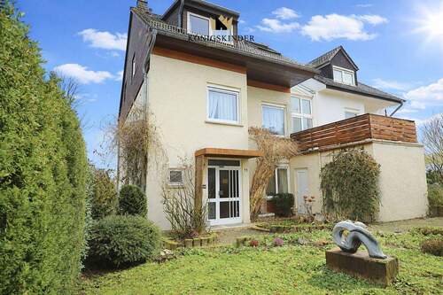 ...dahinter wartet ein außergewöhnliches Raumangebot - 7 Zimmer Doppelhaushälfte zum Kaufen in Niedernhausen / Oberjosbach