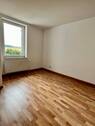 Schlafzimmer - Blick ins Grüne - Etagenwohnung mit 43,70 m² in Treuen zur Miete
