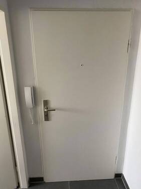 Wohnungseingangstür - 3 Zimmer Etagenwohnung zum Kaufen in Bad Homburg